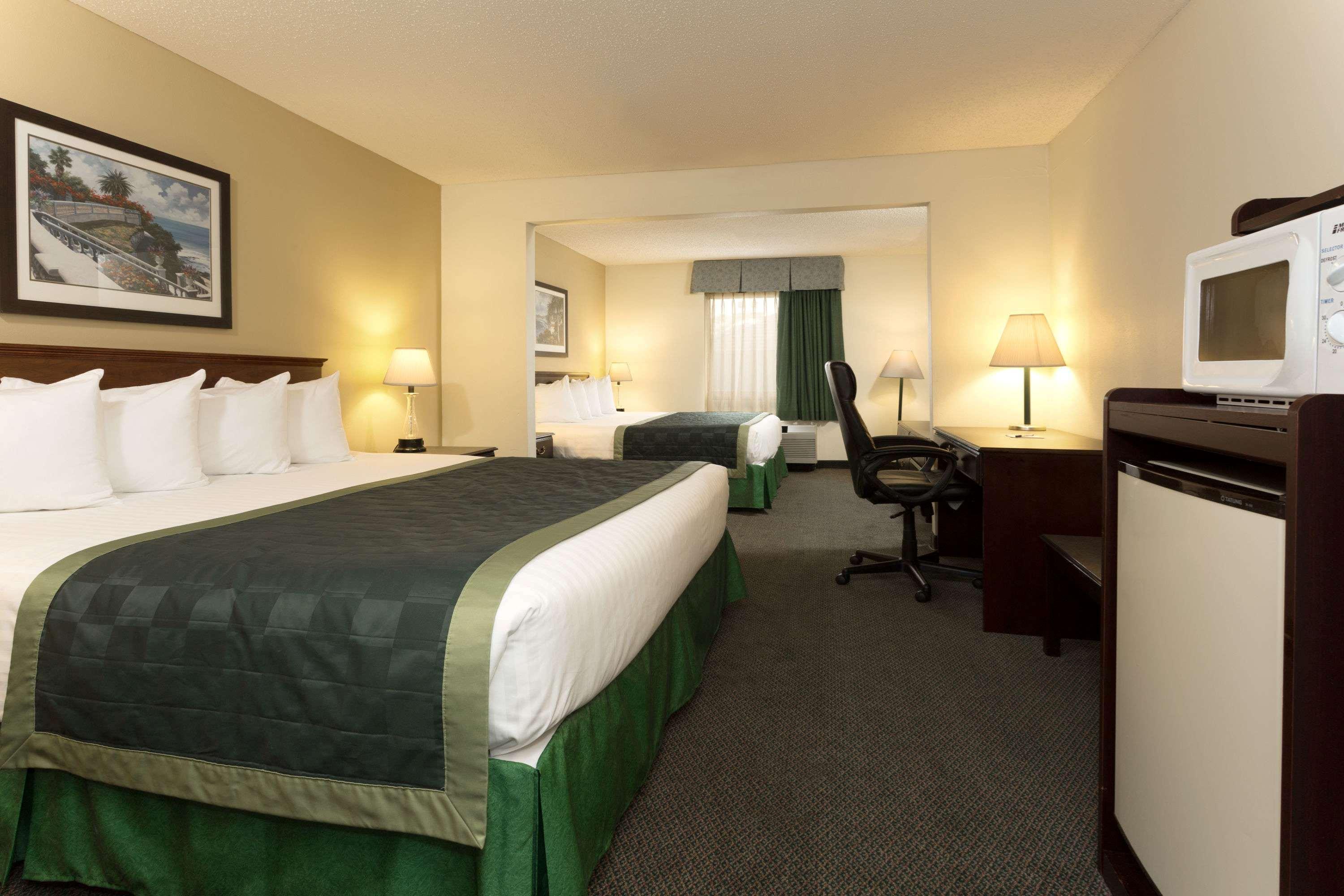 Baymont By Wyndham Mason Hotel Exterior photo