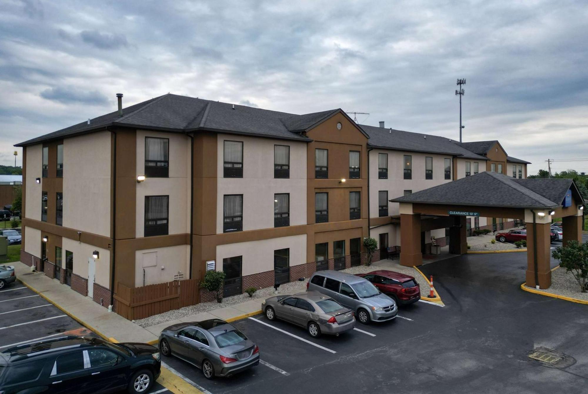 Baymont By Wyndham Mason Hotel Exterior photo