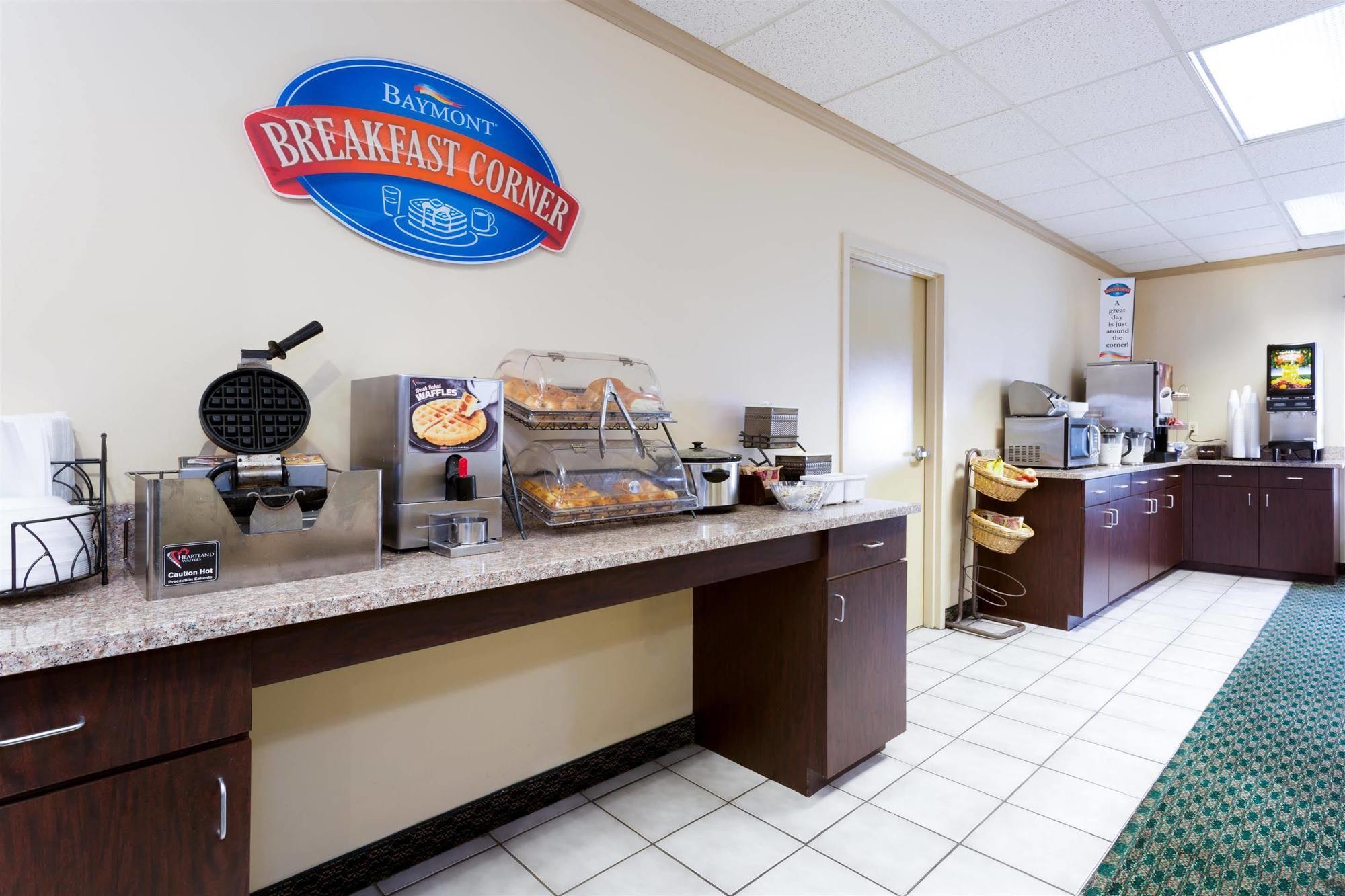 Baymont By Wyndham Mason Hotel Exterior photo