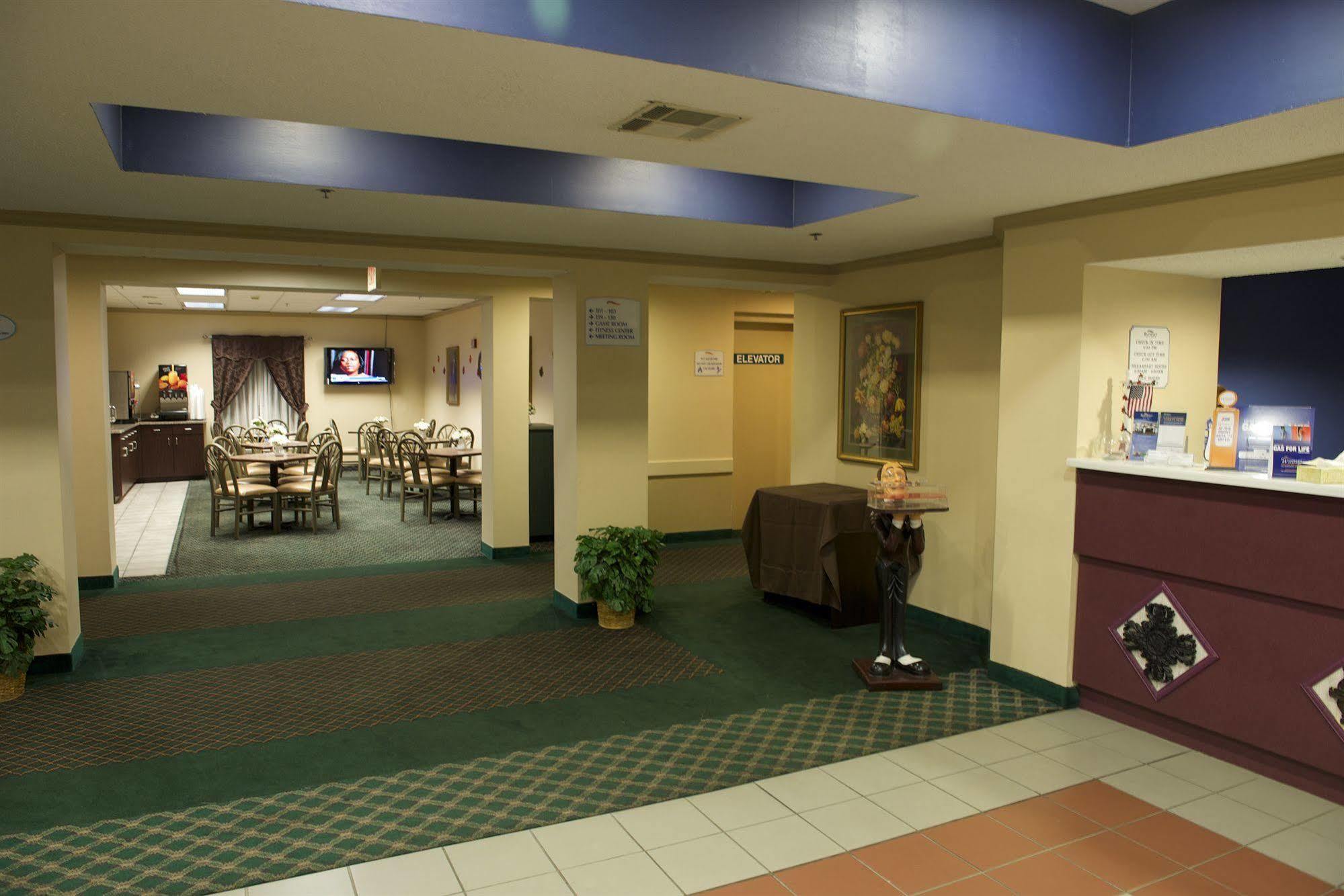 Baymont By Wyndham Mason Hotel Exterior photo